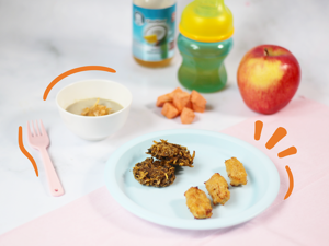 plato con croquetas de camote vasito para bebe con jugo y manzana