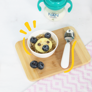 plato de quinoa con guayaba y arandanos en forma de osito vaso con leche nan