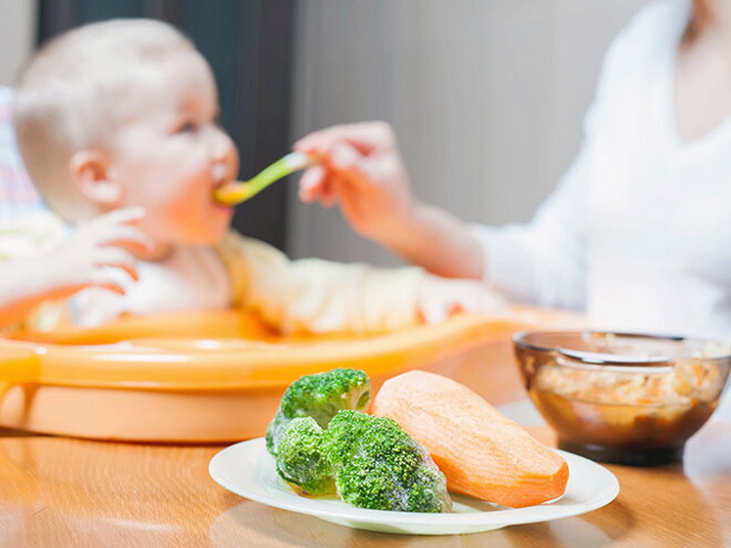 Introducir alimentos sólidos bebé